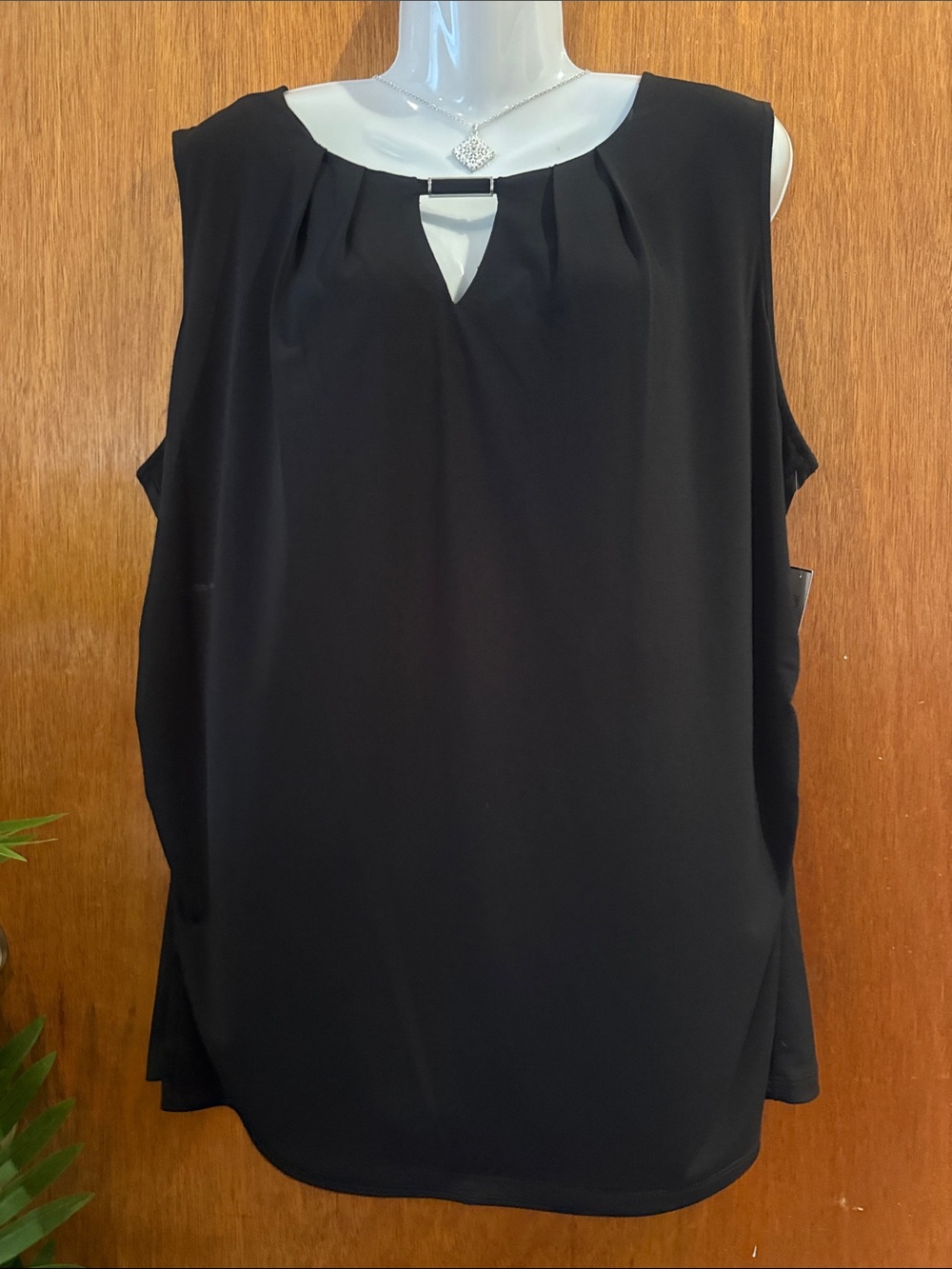 Rafaella Black Sleeveless Keyhole Camisole